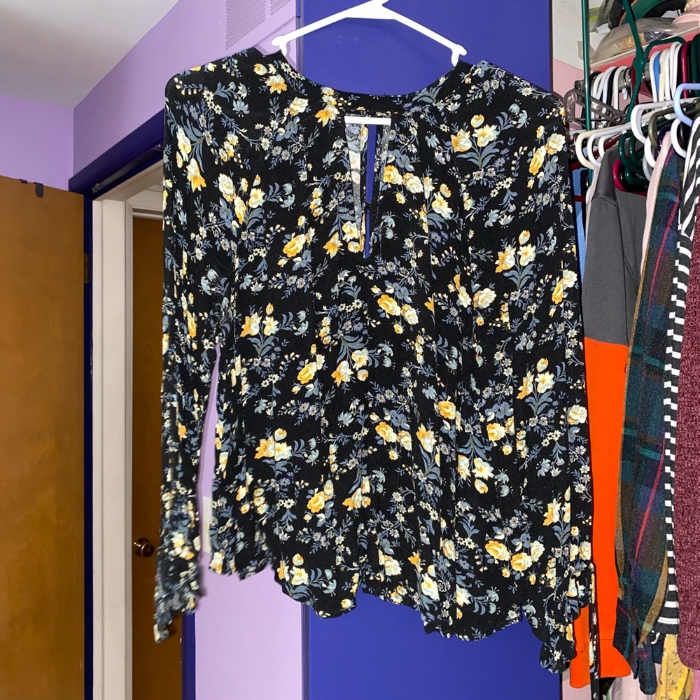 Floral Swing Top with small v neck cut out